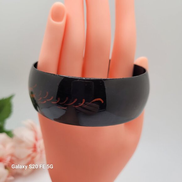 Painted Lacquer Bangle Bracelet Black with Gold Koi Fish - Picture 4 of 10